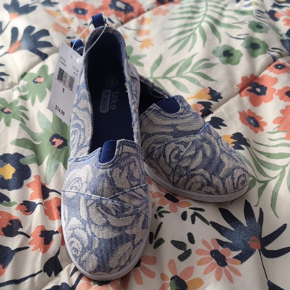 NWT Women's Blue Floral Slip On Flats - Take A Walk Size 8